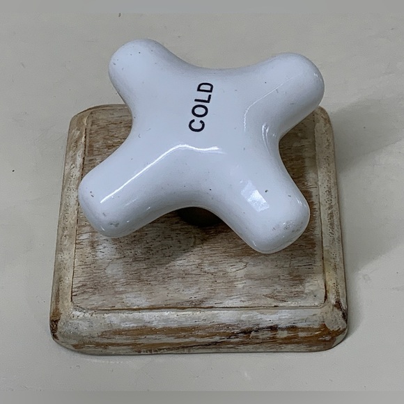 Repurposed Vintage Porcelain Faucet Handle Wall Mounting Coat Hanger - Picture 16 of 16